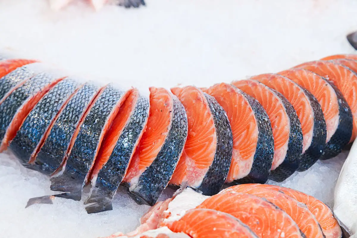 Should you store raw fish in a refrigerator?