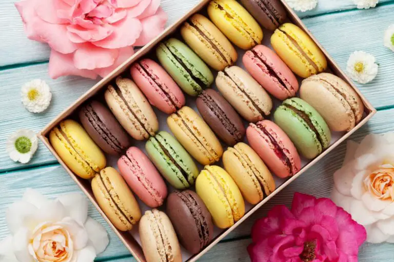 Are macarons supposed to be refrigerated?  Keep Macarons Fresh for longer time
